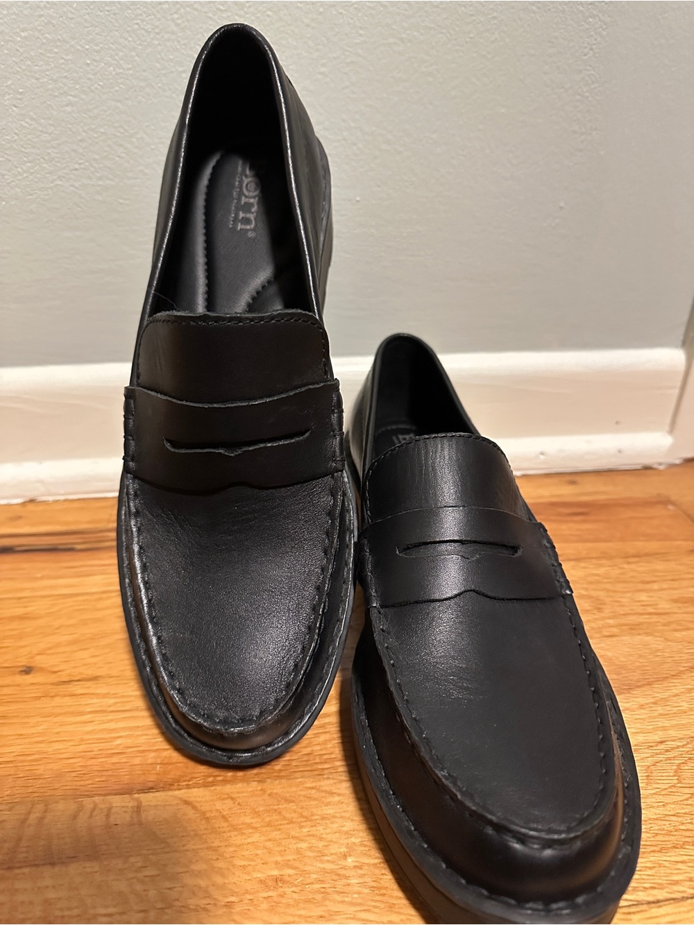 Born Carerra Women’s Black Leather Loafers